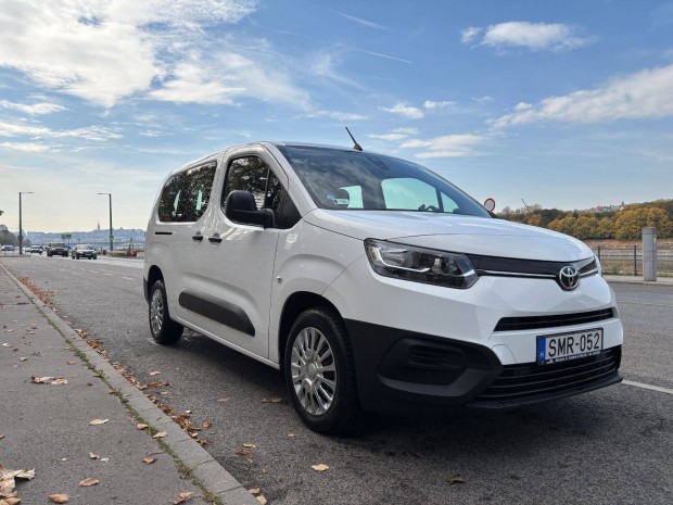 Toyota Proace City Verso 1.5D Combi L2H1 75 kW 102 LE [7 szemly]